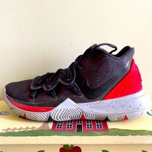 Kyrie Sneakers